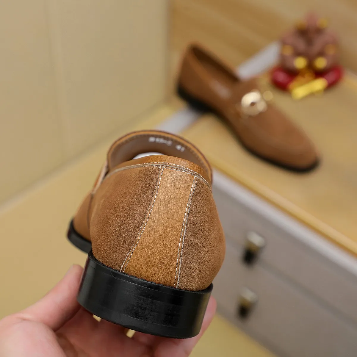 Men's shoes💰420🔥Ferragamo new men's formal shoes🇨🇳Official website original 1:1 mold opening, original quality💯Fine workmanship, high-end luxury shoes☘ The surface is made of imported Italian first-layer cowhide🌴🐑Leather lining🍓Rubber wear-resistant and non-slip outsole, breathable and comfortable to wear🍍The first choice for high-grade men, size 39-45 (38.46. Can be customized)